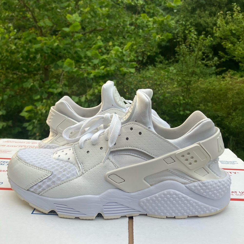 Nike Air Huarache “White/Pure Platinum” Sz10 Great Condition